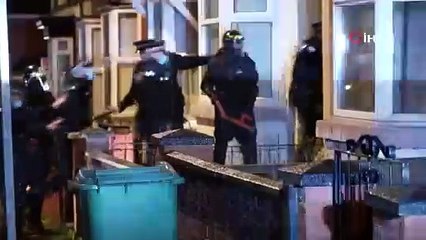 Boris Johnson polis kılığında denetim yaptı