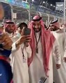 جمهور فورمولا 1 يلتقط صوراً سيلفي مع ولي العهد