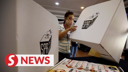Ban handphone use at polling booths, urges Dr M