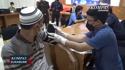 Warga Berantusias Dapatkan Vaksinasi Di Malam Hari