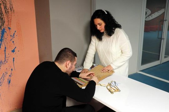 Otizmli genç iletişimde yaşadığı sorunu el sanatları kursuyla aştı