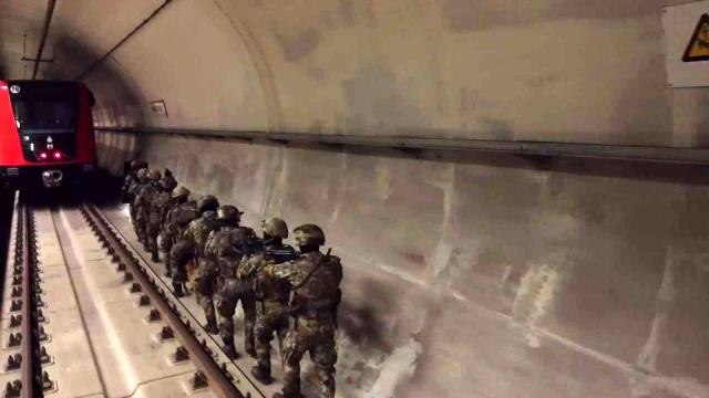 Son dakika haberleri: Araziye inen özel harekat polislerinden nefes kesen tatbikat