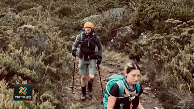 tn7-pareja-sube-a-la-cima-del-chirripo-para-hacerse-foto-matrimonial-071221