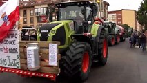 Tractorada de los ganaderos cántabros contra el precio de la leche