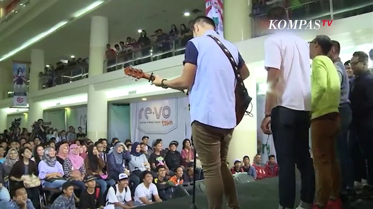 Stand Up Comedy Seru: Sepuluhtura Bentuk Kreativitas Tanpa Batas