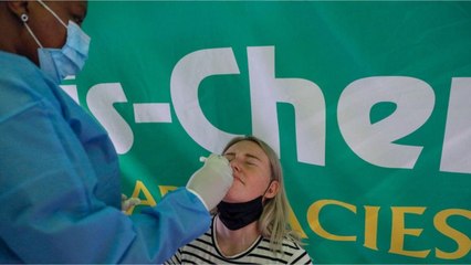 Le variant Omicron pourrait être relativement bénin, selon une étude sud-africaine