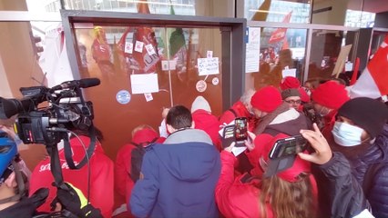 Des heurts devant le cabinet du ministre de la Santé à la manifestation des soignants