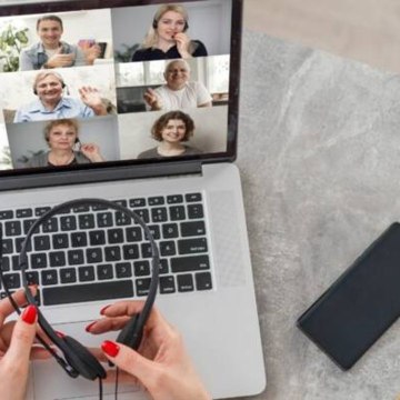 Un chef d’entreprise licencie des centaines d’employés… lors d’une réunion Zoom - F