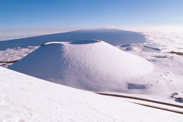 A Hawaii Blizzard Warning Is in Effect — Making Volcano Skiing a Real Possibility