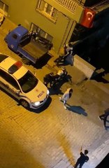 KOMİSER YARDIMCISININ TARTIŞTIĞI GENÇLERDEN BİRİNE TOKAT ATTIĞI ANLAR KAMERADA