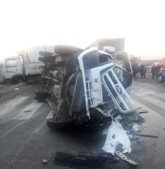 DİYARBAKIR'DA ÖĞRENCİ SERVİSİYLE KAMYONET ÇARPIŞTI 15 YARALI