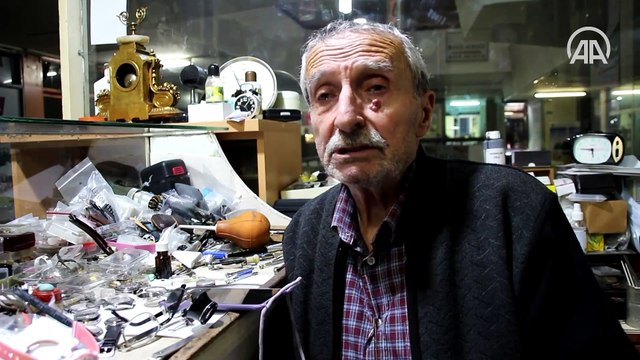 70 yaşındaki saat ustası yarım asırdır zamana ayar veriyor