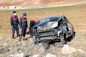 Otomobil şarampole devrildi, 3'ü ağır 4 yaralı