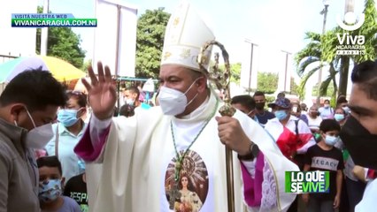 Feligreses asisten a tradicional Lavada de Plata en El Viejo