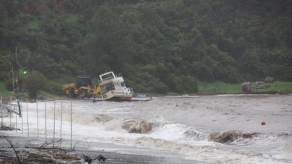 MARMARİS'TE AHŞAP TEKNE KARAYA OTURDU