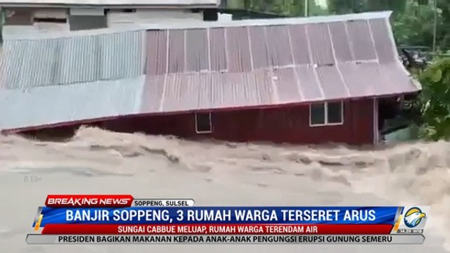 Detik-detik Rumah Warga Terseret Banjir Hingga Hancur di Soppeng Sulsel
