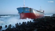 Encalla un carguero chino en las costas de una ciudad rusa del Pacífico durante una tormenta