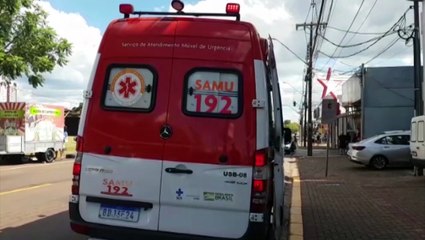 Mulher é socorrida pelo Samu ao desmaiar e sofrer queda
