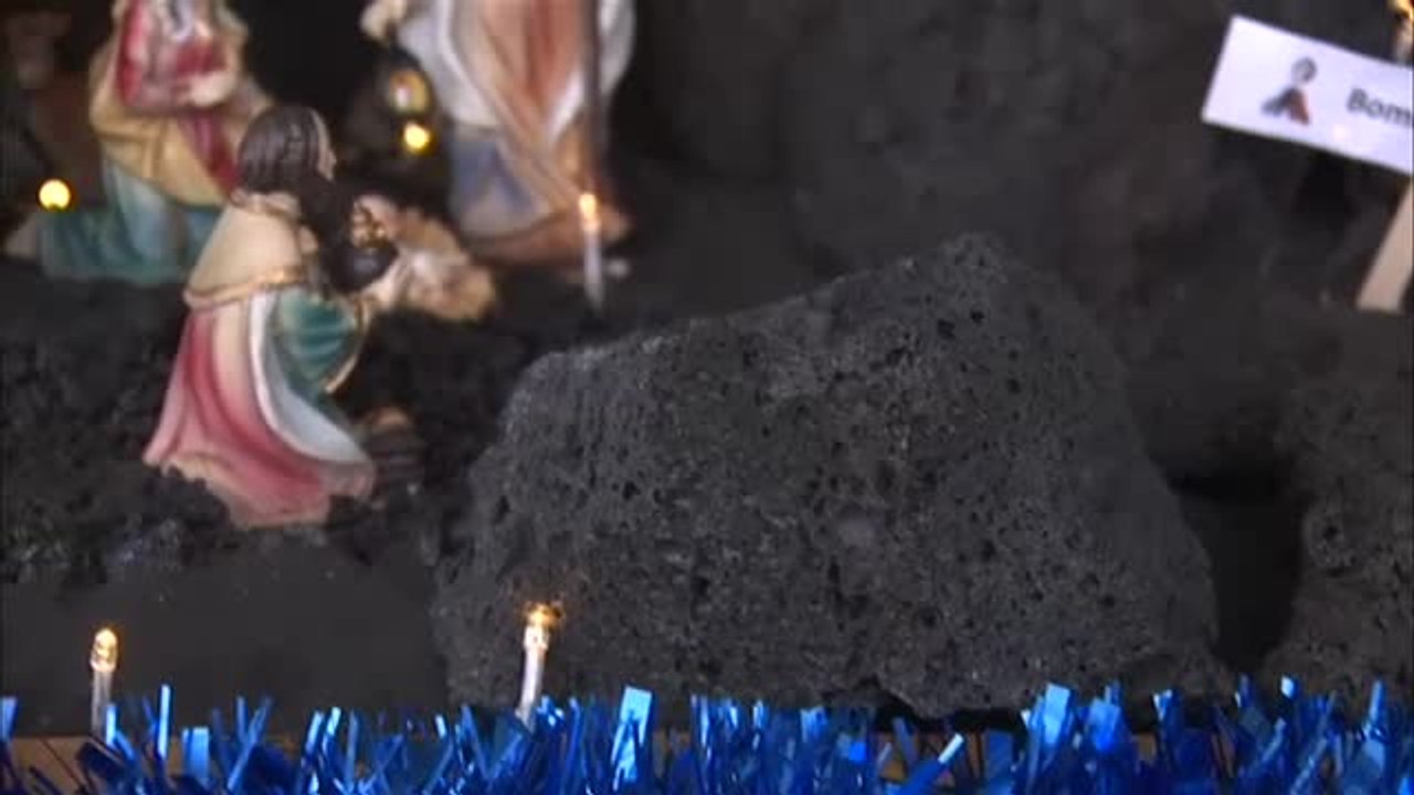 El belén volcánico que anuncia la Navidad en el centro de coordinación de La Palma
