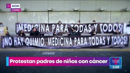 Download Video: Padres de niños con cáncer protestan en el AICM por desabasto de medicamentos