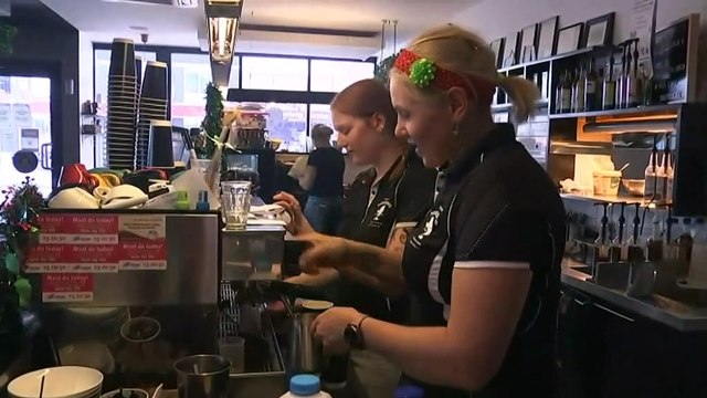 Unvaccinated people in Qld who cough, sneeze or spit on hospitality staff face hefty fines