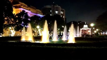 Praça da Liberdade se ilumina para o Natal; veja os vídeos