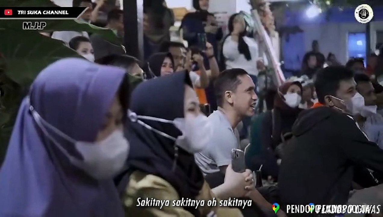 cameback !!! BUKAN DIA TAPI AKU Adlani rambe feat tri suaka ( PENDOPO LAWAS )