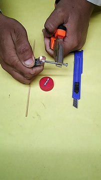sting plastic bottle cap.diy spinning toy.