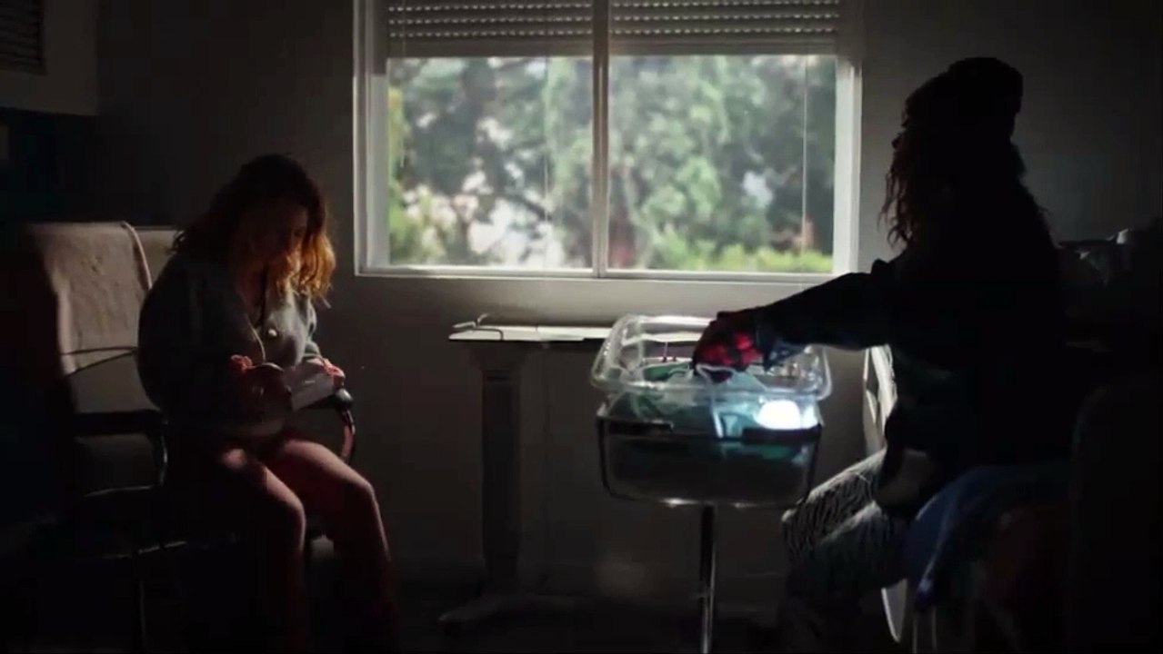 Plus belle la vie - Léa refuse le cadeau de Betty