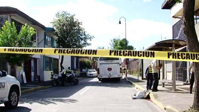 tn7-Adulta-mayor-se-desvanece-y-muere atropellada por autobús en San José