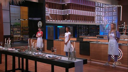 A cantora fala sobre sua relação com a culinária e dá "palinha" do hit "Triste com T"