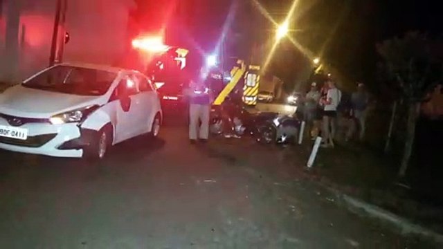 Motociclista fica ferida em colisão contra HB20 no Bairro Maria Luíza