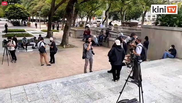 LIVE: Perkembangan terkini - Najib gagal batal sabitan dan hukuman kes SRC (4)