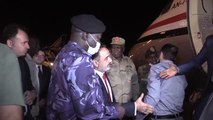 Sudan'da kurtarılan iki Türk vatandaşını taşıyan uçak başkent Hartum'a ulaştı (1)