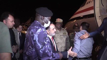Sudan'da kurtarılan iki Türk vatandaşını taşıyan uçak başkent Hartum'a ulaştı (1)