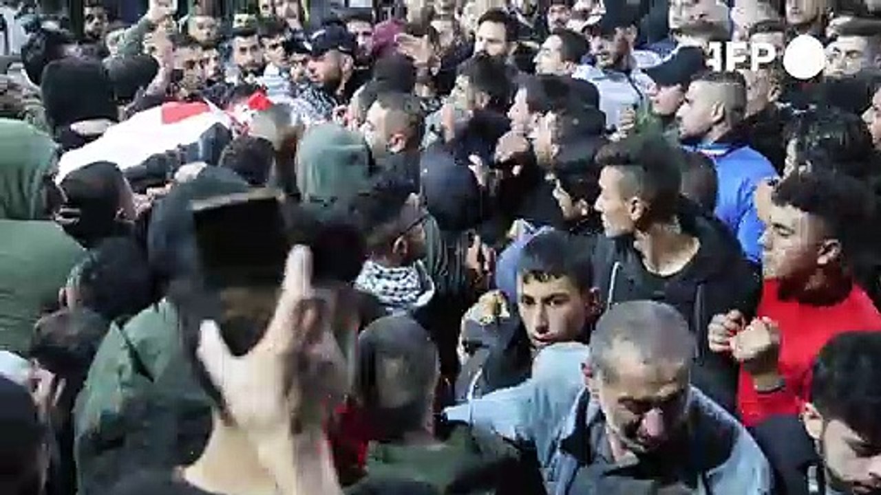 Funeral para palestino morto pelo exército israelense