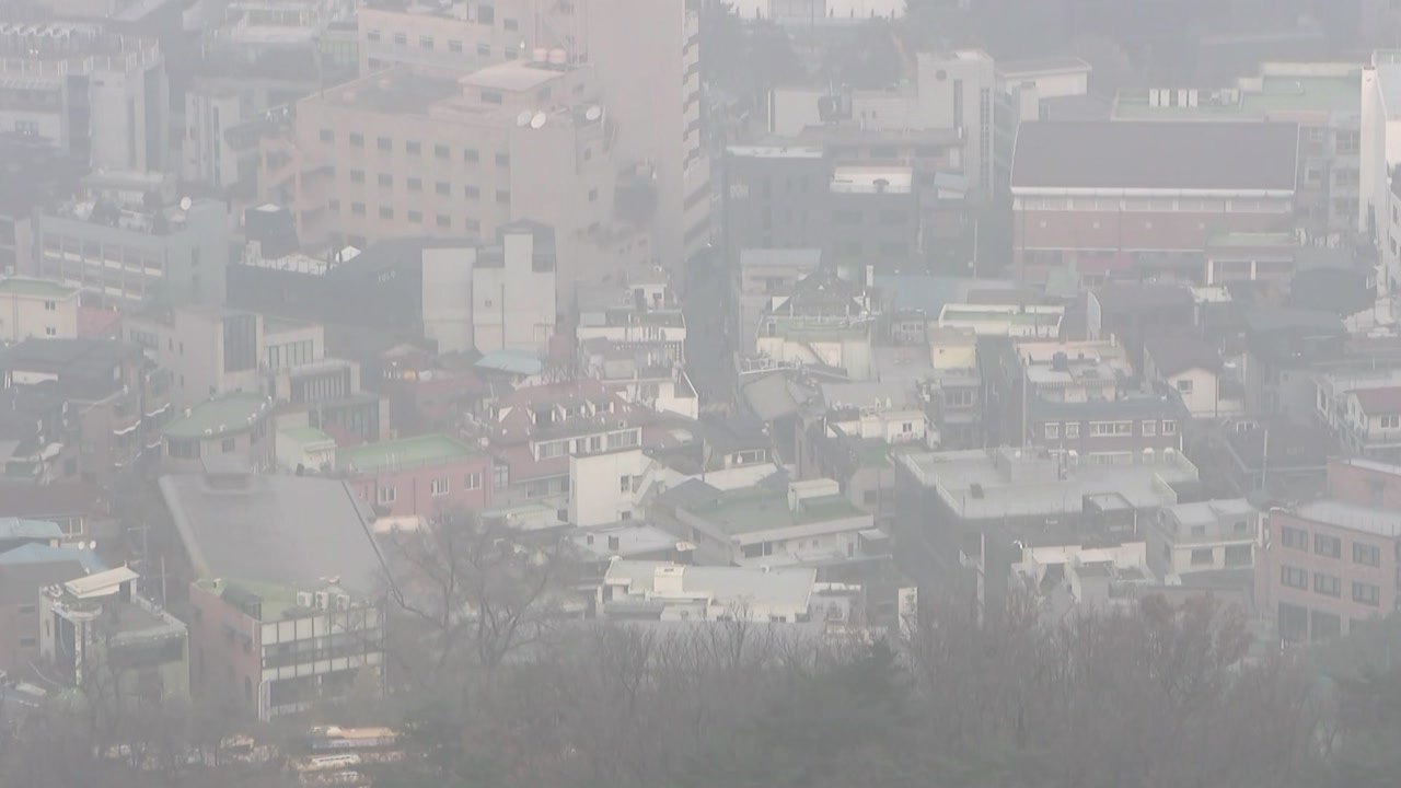 [날씨] 겨울 같지 않은 포근한 날씨...미세먼지는 '나쁨' / YTN