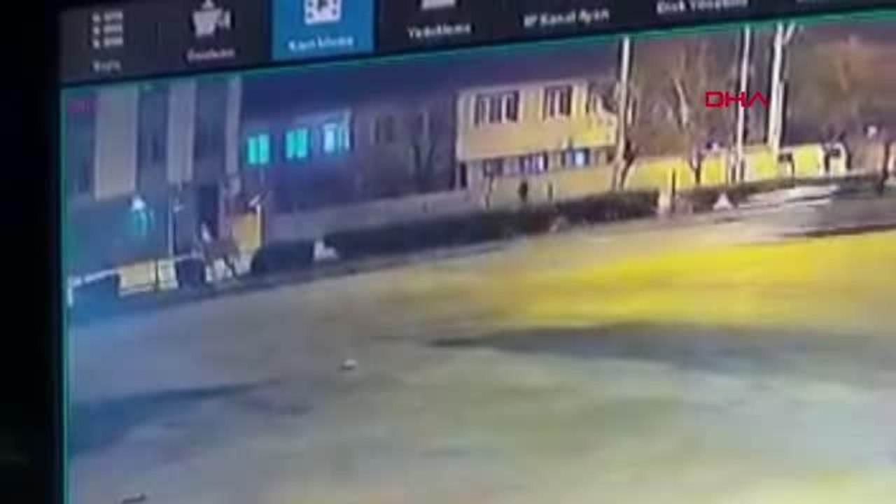Son dakika haber! Bursa'da yola çıkan at trafik kazasına neden oldu, kaza güvenlik kamerasına yansıdı