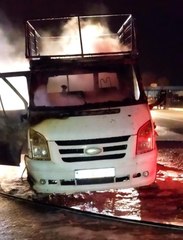 Hurda yüklü kamyonet alev topuna döndü