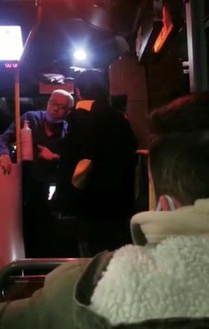 İş elbisesiyle minibüse binen yolcuya tepki gösteren sürücünün 'şoför kartı' iptal edildi