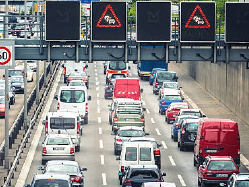 In diesen deutschen städten stehen autofahrer am längsten im stau