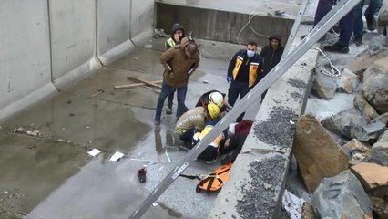 Son dakika haber! BEYLİKDÜZÜ'NDE KANALA DÜŞEN İŞÇİYİ İTFAİYE KURTARDI