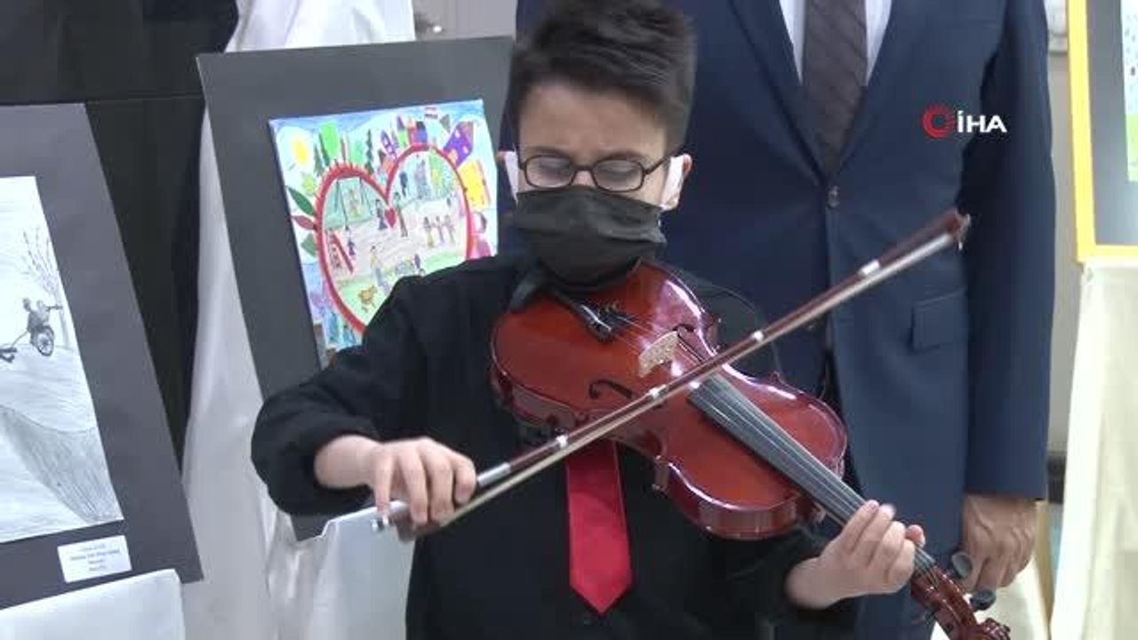 Bakan Özer, "Birlikten Sevgi Doğar" temalı resi...