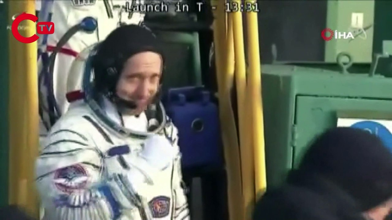 Japon milyarder Maezawa'nın uzay yolculuğu başladı