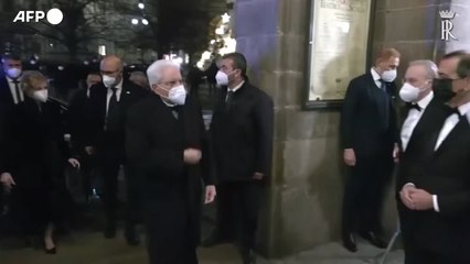 La prima alla Scala con il tributo a Mattarella