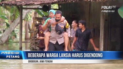 Polisi Gendong Warga Korban Banjir di Brati Grobogan, Dievakuasi ke Tempat Aman