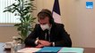 "On va réinvestir dans les transports du quotidien et aussi sur les petites lignes", promet Emmanuel Macron