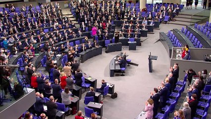 Allemagne : Olaf Scholz, élu chancelier, succède officiellement à Angela Merkel