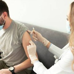 Vaccin Covid-19 : Delfraissy ouvre la voie à une 4e dose - F