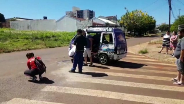 Veículo capota após colisão com carro no Bairro Santa Cruz, em Cascavel